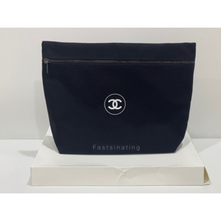 Chanel Cosmetic Bag ใบใหญ่ ใส่ iPad ได้ค่ะ ขนาด 13x9x4 นิ้ว (กล่องบุบ)