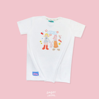 DADDY | IPYAL x Daddy Siblings T-Shirt เสื้อยืดผ้าคอตตอน สกรีนสองสาว สีขาว