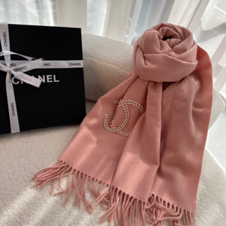 ผ้าพันคอ 🧣 chanel มี สามสีให้เลือก ผ้านิ่มอุ่น ใส่ไป ตปท สวยๆ ค่ะ