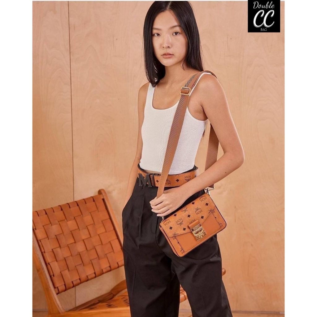 model-mc-small-crossbody-in-visetos