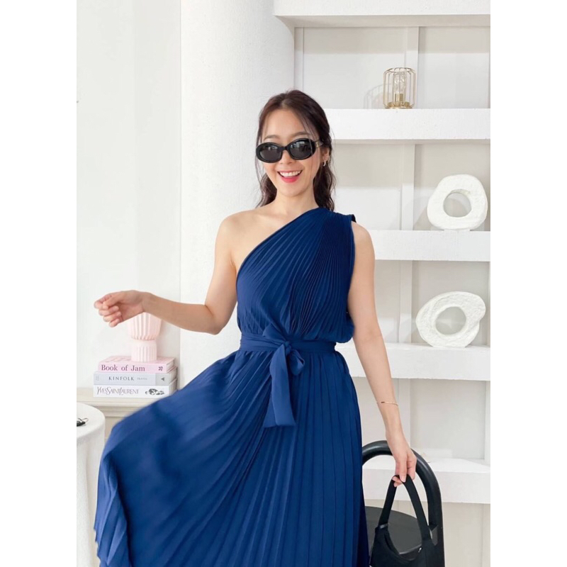 เดรสพลีท-pleat-dress-ผูกโบว์เอวไหล่เฉียง-แถมเข็มขัดผูกโบว์ในรูปให้ด้วยน้า