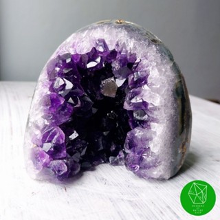 ผลึกโพรงอเมทิ​สต์​ธรรมชาติ (Amethyste Geode)​