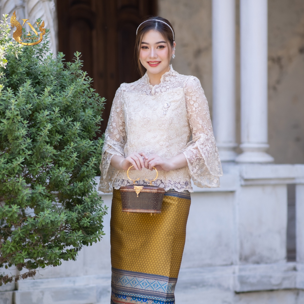 เสื้อลูกไม้ฝรั่งเศสดอกลอย Premium ชุดออกงาน-ไปวัด พร้อมผ้าถุง ไซส์ M-4XL มุมมองที่ 3