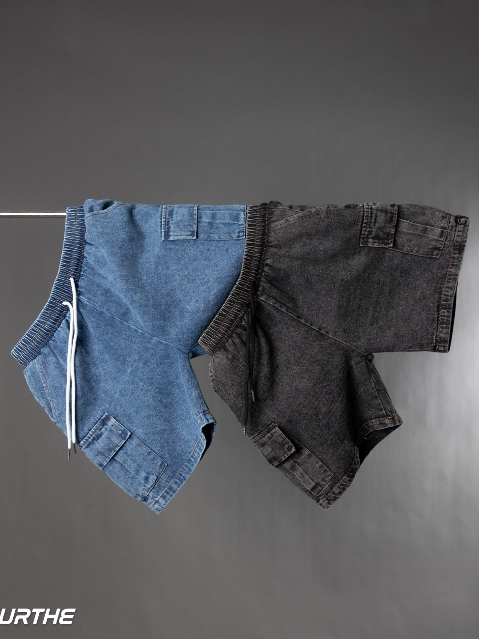 URTHE - กางเกงยีนส์ ขาสั้น สีฟอก รุ่น MINI DENIM SHORTS