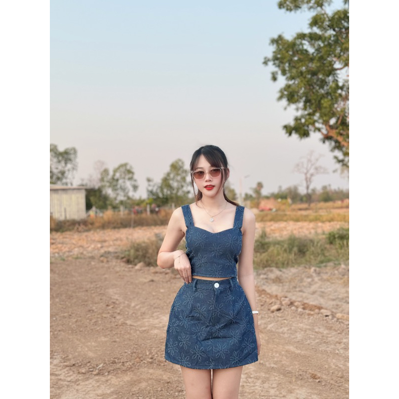 ชุดเซต เสื้อกล้ามครอป กระโปรงกระดุมหน้า ผ้ายีนส์
