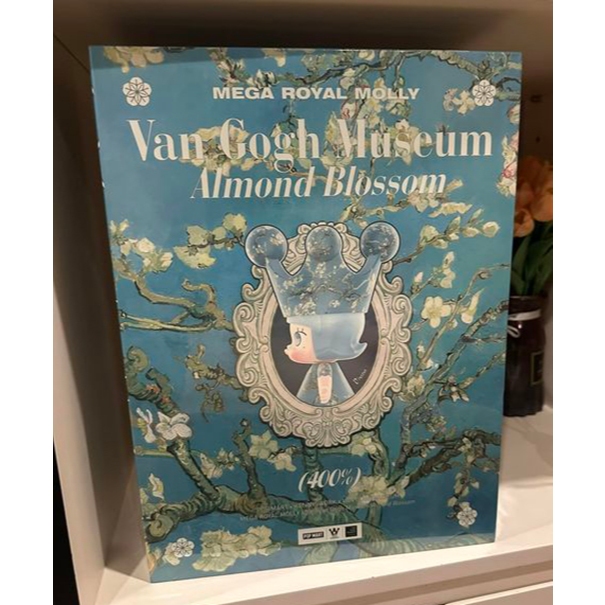 𝐏𝐎𝐏 𝐌𝐀𝐑𝐓 MEGA ROYAL MOLLY 400% Van Gogh Museum Almond 𝐏𝐎𝐏 𝐌𝐀𝐑𝐓 MEGA ROYAL MOLLY 400% Van Gogh Museum Almond