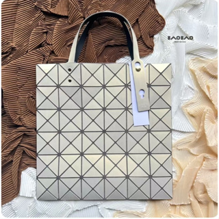 BaoBao 6x6 กระเป๋าสะพายสีเทาเมทัลลิก isse miyake กระเป๋าแฟชั่น