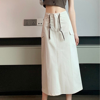กระโปรงยาวเอวสูง ดีเทลกระเป๋าข้าง พร้อมเชือกเปียคู่ งานผ่าหลัง   Free size  1120