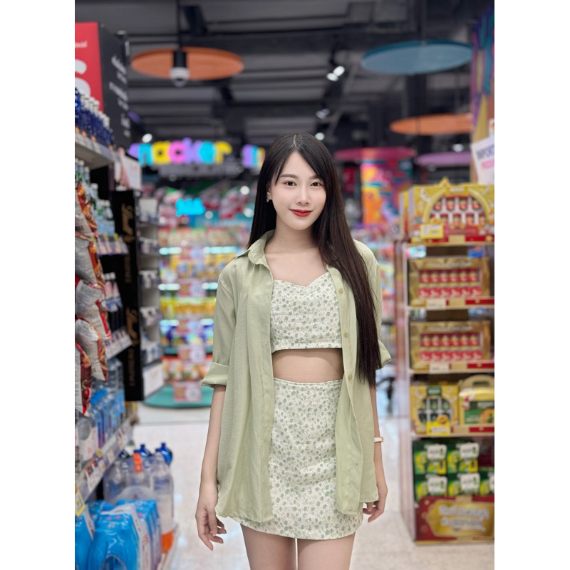 ชุดเซต3ชิ้น(ลายดอก) เสื้อเชิ้ตแขนยาวตัวนอก เสื้อกล้ามครอปตัวใน กางเกงกระโปรง