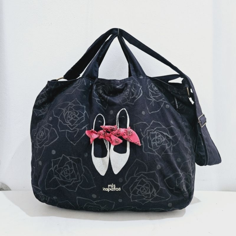 BRAND mis zapatos Mis zapatos means “My shoes” in Spanish Shopee