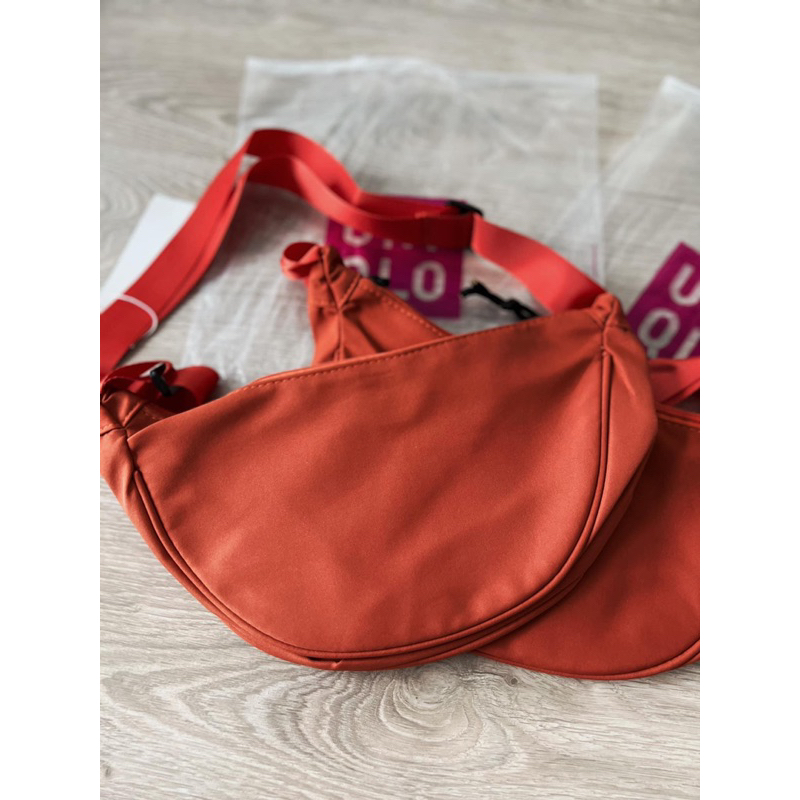 สินค้ามือหนึ่ง-uniqlo-กระเป๋าคาดอกสีส้ม