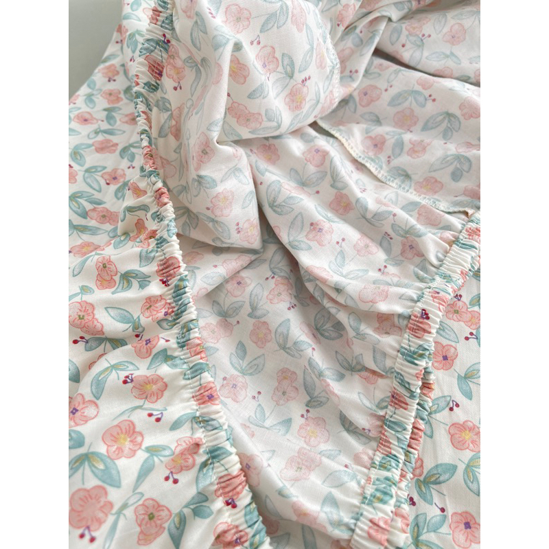 ผ้าปูที่นอน-ลายทุ่งดอกไม้เล็กๆbgขาว-ราคาต่อชิ้น-ไม่รวมปลอกหนมอน
