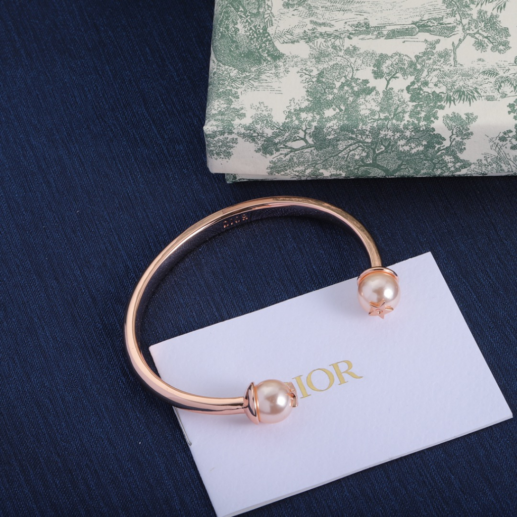 new-ดิออร์-dior-elegant-minimalist-womens-gold-bracelet-สร้อยข้อมือมุก