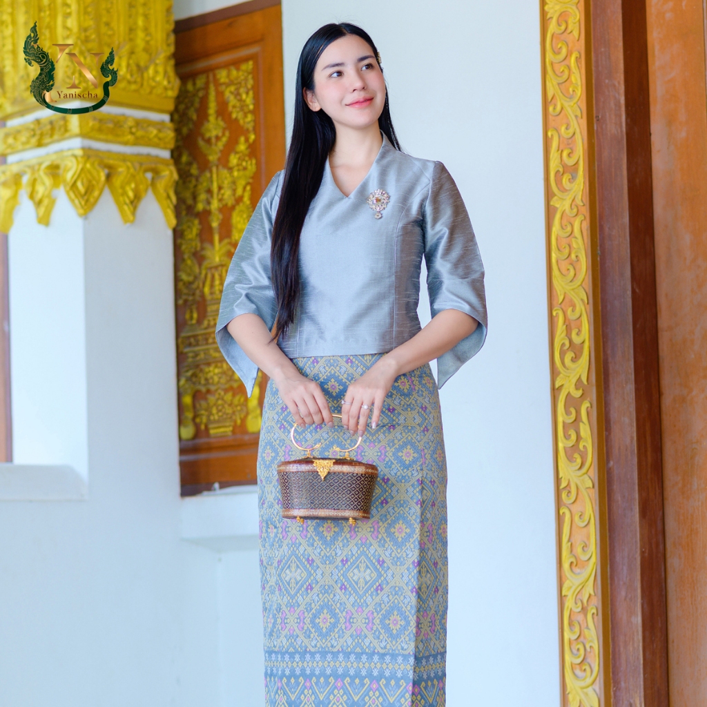 ชุดออกงานไหมแพรทิพย์ สีเงินมงคล ไปวัด ทำบุญ ดูผอม ไซส์ M-4XL พร้อมส่ง มุมมองที่ 3