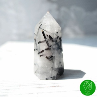 แบล็กรูไทล์ควอตซ์ หรือแก้วขนเหล็กทรงแท่งหกเหลี่ยม(Blacktourmaline in Quartz)​