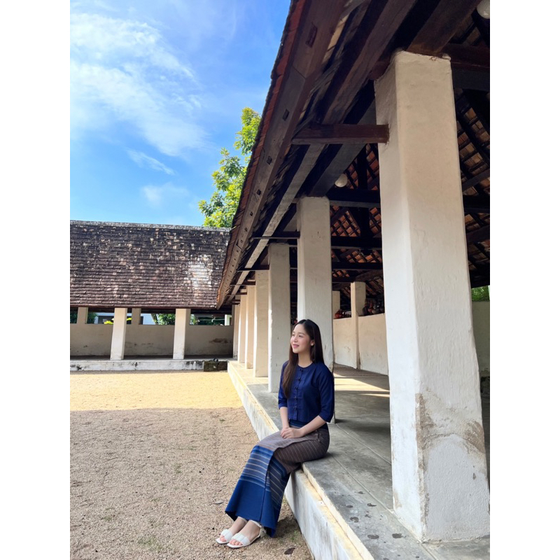 ชุดพื้นเมืองล้านนาสีกรม ผ้าฝ้ายแขนสามส่วน+ผ้าถุงทอย้อมธรรมชาติ ใส่สบาย สวยเริ่ด มุมมองที่ 4