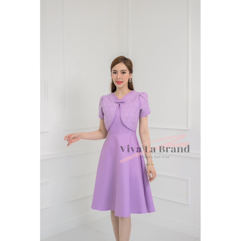 V259 ชุดเดรสผ้าทอลาย สีม่วง แต่งกั๊กติดโบว์ แขนกลีบบัว กระโปรงบานทรง ...