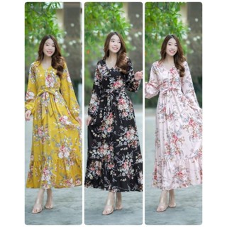 Maxi dress คอวีลายดอกช่อ ติดกระดุมสีขาวด้านหน้า  แขนยาวปลายแขนจั้ม ตัดต่อระบายชาย มีโบว์ผูกเอวมีสม๊อคเอวด้านหลัง มีซับใน