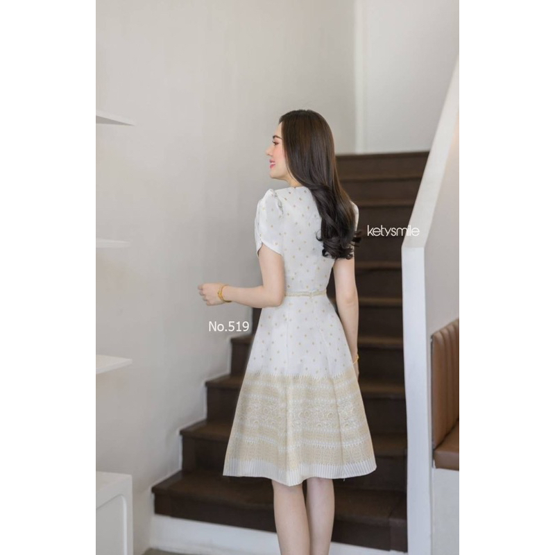เดรสผ้าไทยสีงาช้าง คอหัวใจ กระโปรงเชิงทอง พร้อมส่ง S-2XL เรียบหรูดูแพง มุมมองที่ 5
