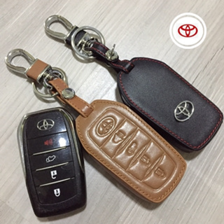 ซองหนังแท้ ใส่กุญแจรีโมทรถยนต์ Toyota Fortuner TRD‎,Camry Hybrid,Legender 2015-23 รุ่นหนังนิ่ม 4 ปุ่ม โลโก้-เหล็กร