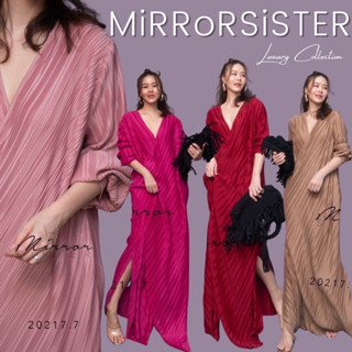 🔖ป้าย Mirrorsister​ 20217.7 เดรสพลีทตัวยาว ดีไซน์สวยหรู ช่วงอกไขว้ทับกันอย่างเก๋ ช่วงตัวปล่อยยาวผ่าด้านข้าง