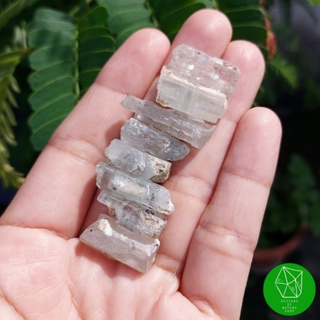 ผลึกอความารีนดิบธรรมชาติ (Aquamarine)​