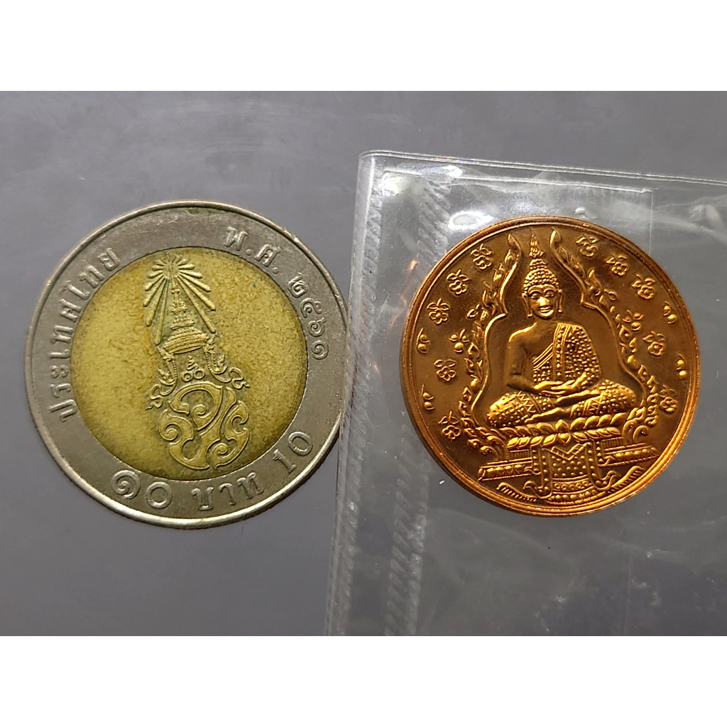 เหรียญพระแก้วมรกต-รุ่น2-เนื้อทองแดงขัดเงา-วัดพระศรีรัตนศาสดาราม-ปี-2547-สร้างโดยสำนักพระราชวัง