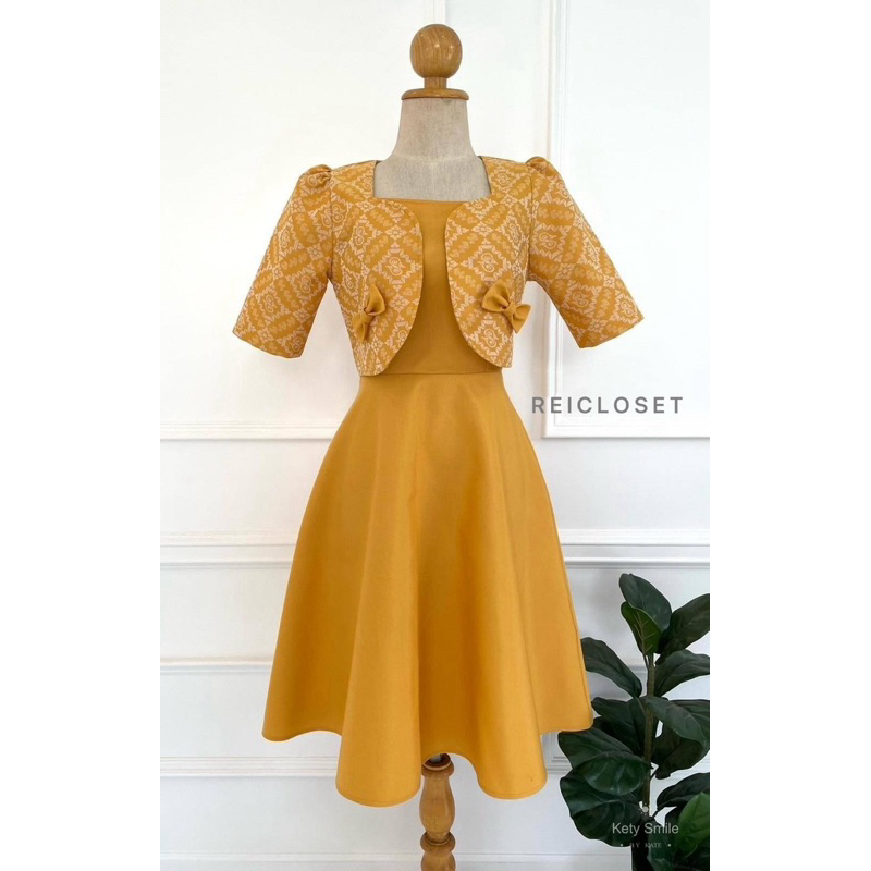 ชุดไทยเดรสเซตสีเหลืองรับวันพ่อ ผ้าทอลาย พร้อมเสื้อกั๊กแต่งโบว์ ถอดได้ ไซส์ S-2XL มุมมองที่ 5