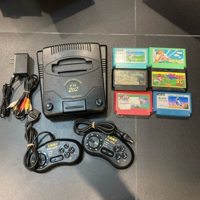 เครื่องเกมแฟมิคอม Famicom FR202 ครบชุด 2 จอย + 6 ตลับ พร้อมเล่น ...
