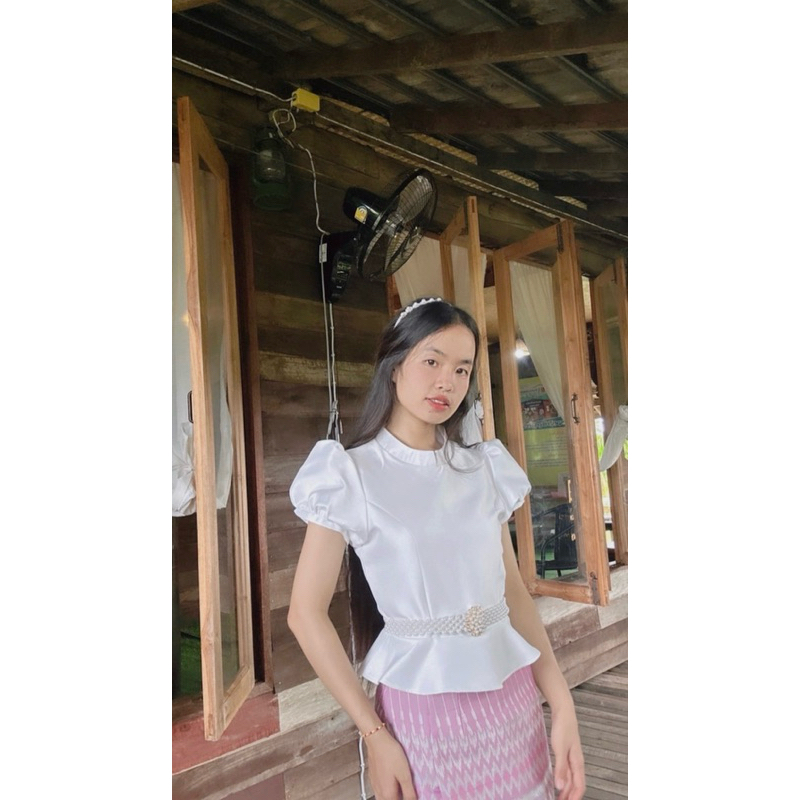 SIRA SIRI ชุดผ้าไหมอิตาลีทรงบาร์บี้ แขนตุ๊กตา ผ้าถุงสำเร็จรูป งานบุญ งานแต่ง หรูหรา มุมมองที่ 4