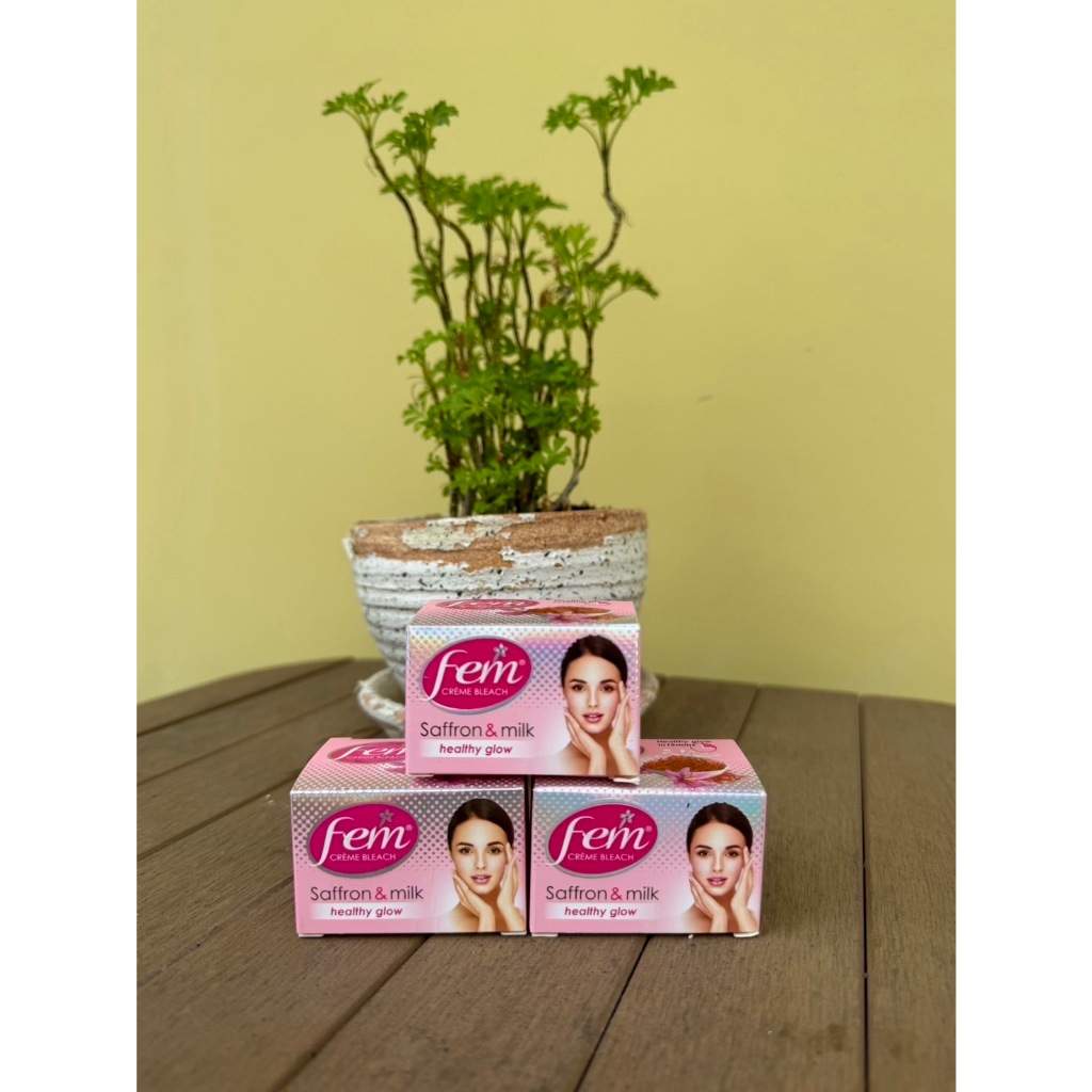 (ซื้อในไลฟ์ 24 บาท)  Fem กล่องชมพู ที่ย้อมคิ้ว ครีมย้อมคิ้ว สีคิ้ว Fairness Naturals Saffron Skin Bleach อ่อนโยน 8g