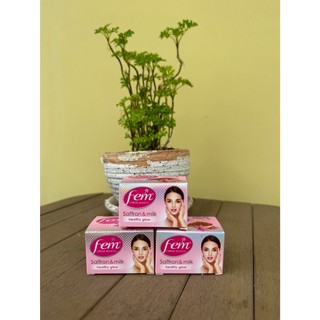 (ซื้อในไลฟ์ 24 บาท)  Fem กล่องชมพู ที่ย้อมคิ้ว ครีมย้อมคิ้ว สีคิ้ว Fairness Naturals Saffron Skin Bleach อ่อนโยน 8g