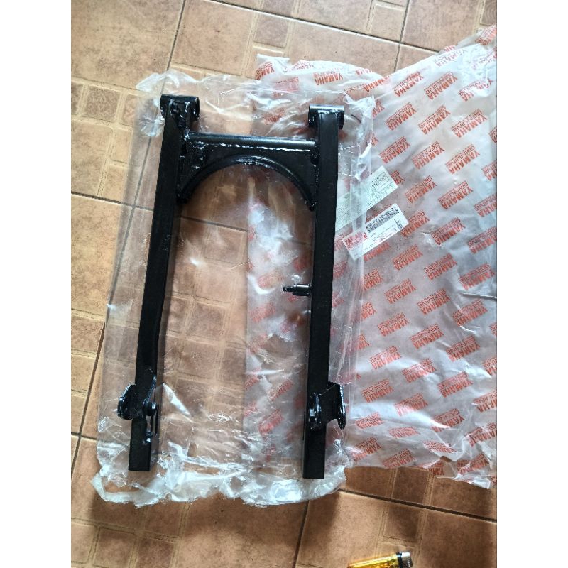 สวิงอาร์ม Yamaha Y111 สีดำ 4NR-F2210-00-33 แท้ใหม่ | Shopee Thailand