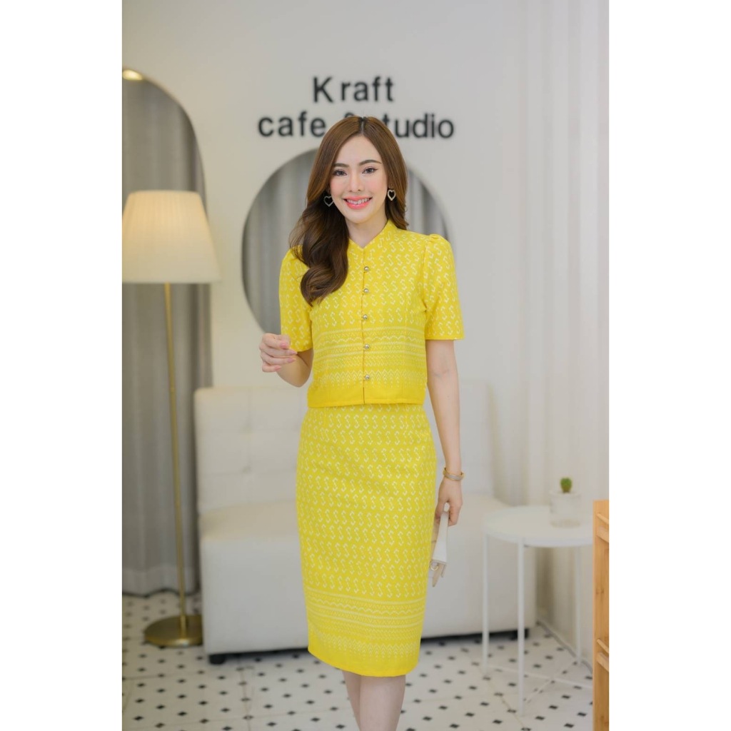 ชุดผ้าไทยสีเหลือง 💛 ใส่ทำงาน งานบุญ งานบวช งานแต่ง อก36-52 คุ้มราคา มุมมองที่ 6