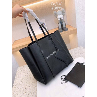 พร้อมส่ง กระเป๋าหนังสีดำ shopping bag size 14