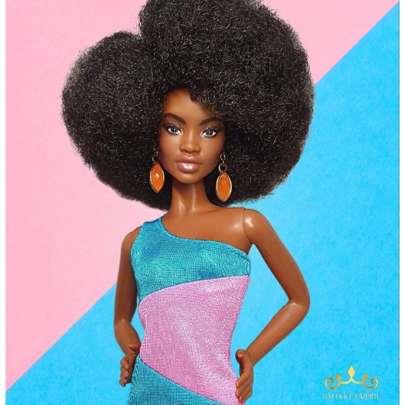 barbie-signature-looks-doll-curvy-brunette-ขายตุ๊กตาบาร์บี้-รุ่น-looks-curvy-ผิวสี-หน้าสวย-สินค้าใหม่พร้อมส่ง