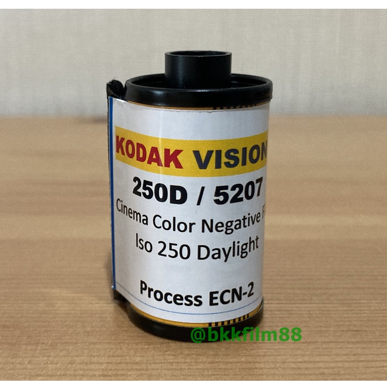 ฟิล์มหนัง-kodak-vision-3-250d-daylight-iso-250-cinema-color-negative-film-ฟิล์ม-35mm-cine-film-5207-ฟิล์มสี