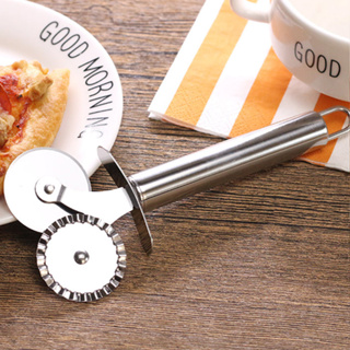 ที่ตัดพิซซ่าสเตนเลสแท้ มีดหั่นแป้ง Pizza cutter ตัดพิซซ่า ตัดเค้ก แป้ง ขนม ใบมีดคู่ 2 แบบตรง แบบหยัก convincing6