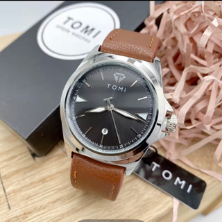 นาฬิกาข้อมือผู้ชายTOMI(โทมิ) เครื่องญี่ปุ่น ระบบQuartz analog3เข็ม สายหนังตัวเรือนสแตนเลส2ไมครอน มีวันที่ พร้อมกล่อง