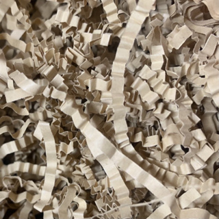 ภาพหน้าปกสินค้าCrinkle shredded paper | กระดาษฝอย (แบบหยัก) กันกระแทก ขนาด 100 กรัม สีขาว/น้ำตาลคราฟท์ ที่เกี่ยวข้อง