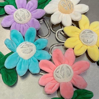 พวงกุญแจ Carlyn Flower Keychain ของแท้💯%