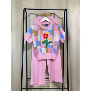ชุดเซ็ตไหมพรม เสื้อแขนสั้นสีชมพู กางเกงขายาวสีเทา ผ้าเนื้อนุ่ม ใส่สบายค่ะ