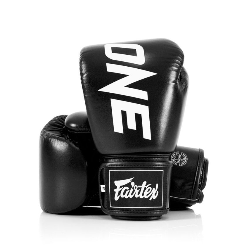 ภาพหน้าปกสินค้านวมชกมวย รุ่น BGV1 ONE X Fairtex Boxing Gloves
