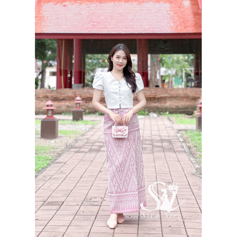SIRA SIRI ชุดไทยทำบุญหรู เสื้อไหมอิตาลีคอวีหัวใจ ผ้าถุงสำเร็จรูปซิปหลัง ทรงสวยเป๊ะ มุมมองที่ 3