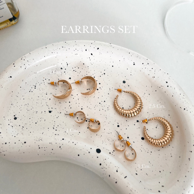 พร้อมส่งจากร้านในไทย-box-set-earrings-by-abshop-ได้ต่างหูไปเลยค่ะ-4-คู่-ขนาด-1-1-2-2-5-ซม-price-50-baht-set