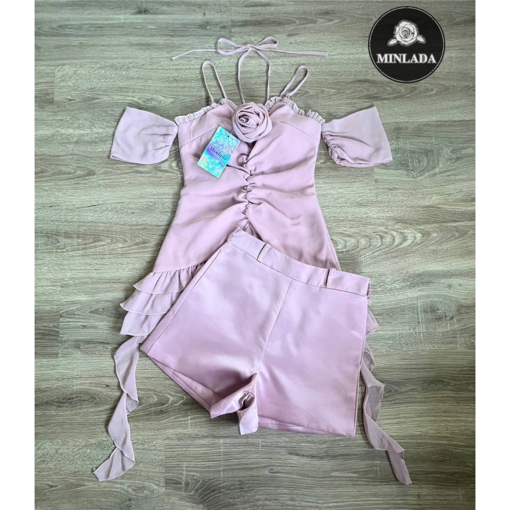 minlada-setเสื้อสีชมพูแต่งผ้านิ่มมีกุหลาบที่อก-กางเกงขาสั้น-รบกวนเช็คสต๊อกก่อนกดสั่งซื้อ