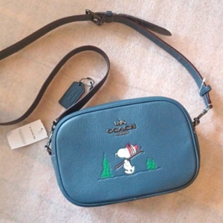 (ผ่อน0%) กระเป๋าสะพายข้าง Coach X Peanuts Jamie Camera Bag With Snoopy Ski Motif CF305 หนังแท้สีน้ำเงิน 9 นิ้ว ลายสนูปปี