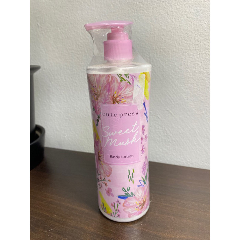 cute-press-uv-body-lotion-250g-ตัวนี้มีกันเเดดผสม-ด้วยใช้ดีมากเลยคะ