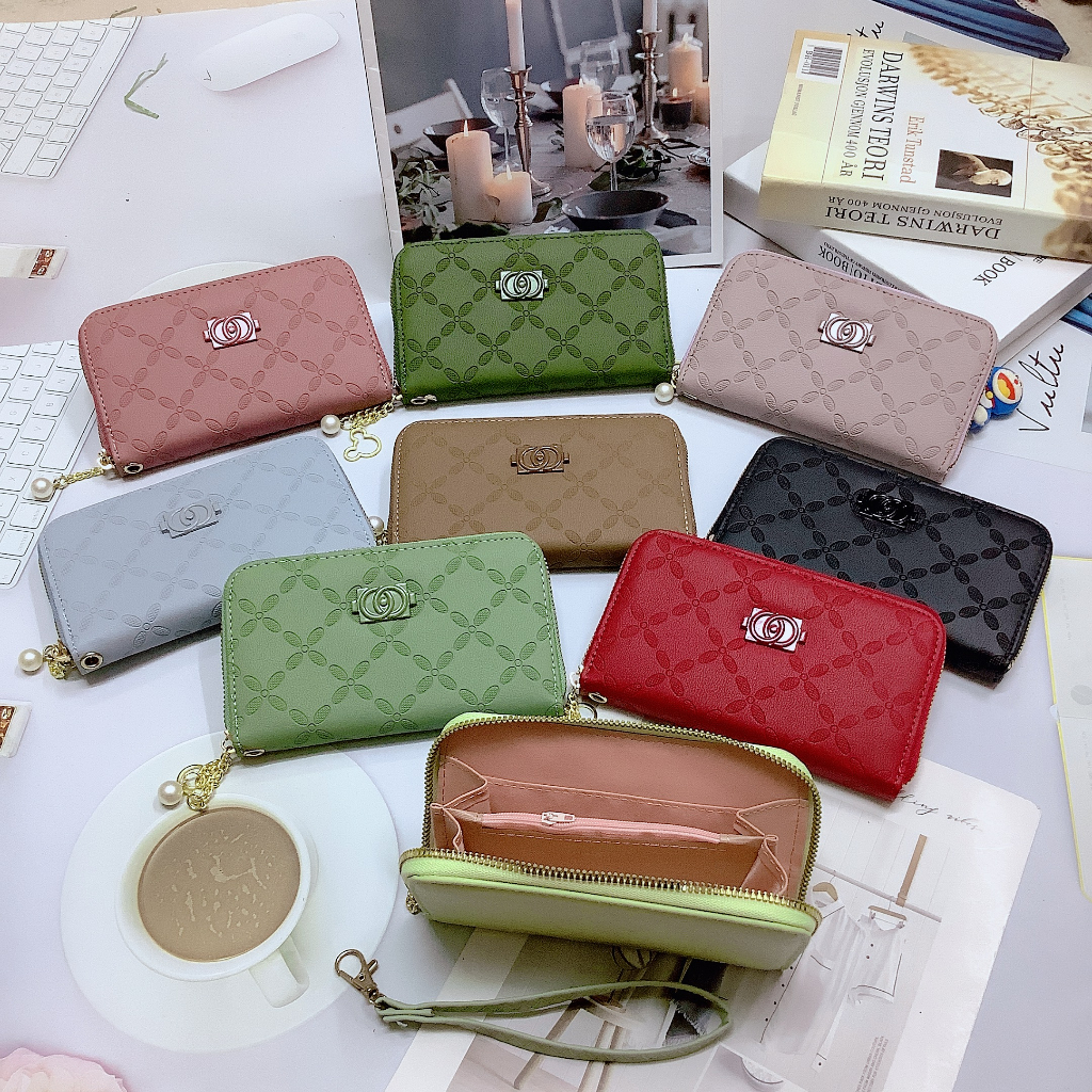 m2025-กระเป๋าสตางค์ใบกลางมีช่วงใส่บัตรงทั้งหมด4ช่อง-วัดสุด-หนังpu-รุ่นใหม่มีสายคล้องมือทุกใบค่ะ