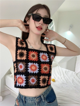 พร้อมส่ง เสื้อครอปผ้าถักเเฮนเมด เเขนกุด ใส่สบายน่ารักผ้าไม่หยาบ ปักดอกไม้น่ารักสุดๆ